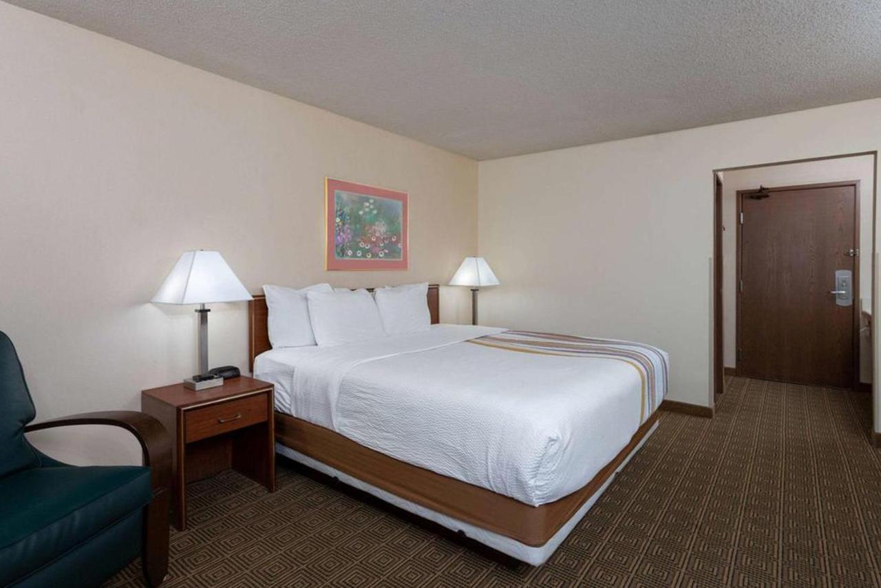 Norwood Inn & Suites Indianapolis East Post Drive Buitenkant foto