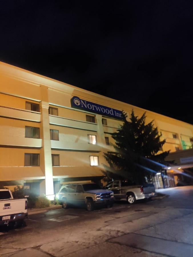 Norwood Inn & Suites Indianapolis East Post Drive Buitenkant foto