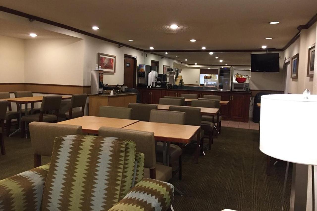 Norwood Inn & Suites Indianapolis East Post Drive Buitenkant foto