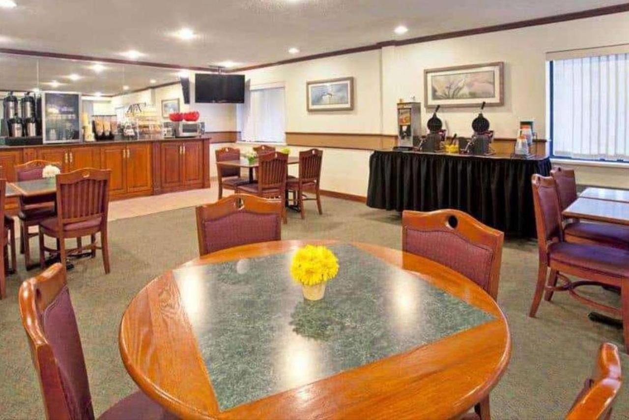 Norwood Inn & Suites Indianapolis East Post Drive Buitenkant foto