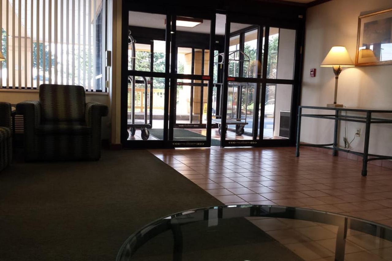 Norwood Inn & Suites Indianapolis East Post Drive Buitenkant foto