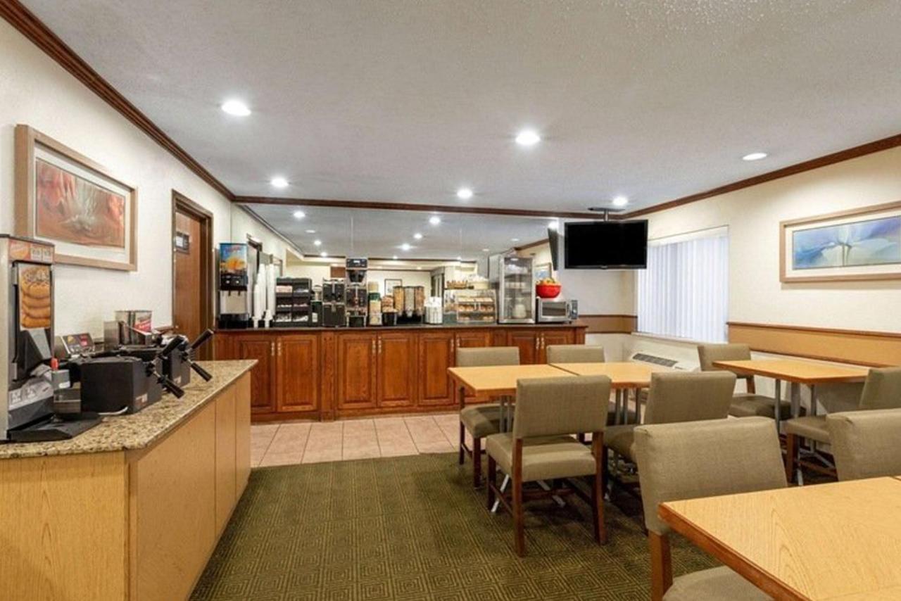 Norwood Inn & Suites Indianapolis East Post Drive Buitenkant foto