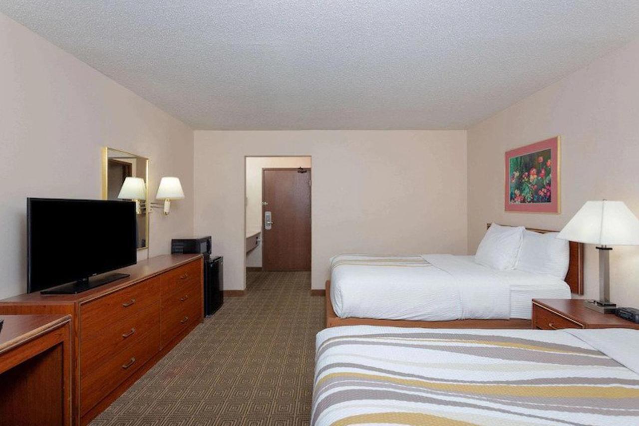 Norwood Inn & Suites Indianapolis East Post Drive Buitenkant foto