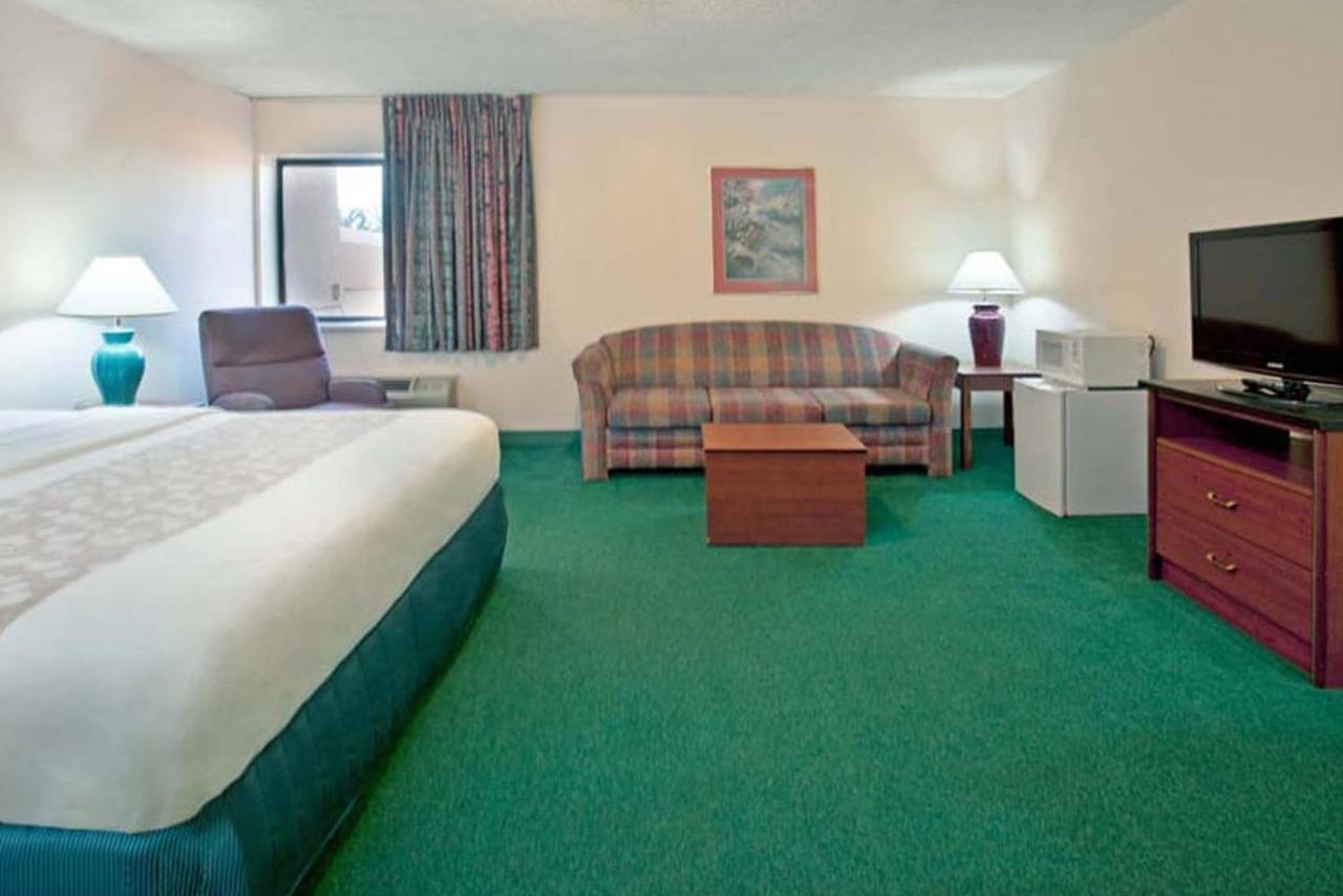 Norwood Inn & Suites Indianapolis East Post Drive Buitenkant foto