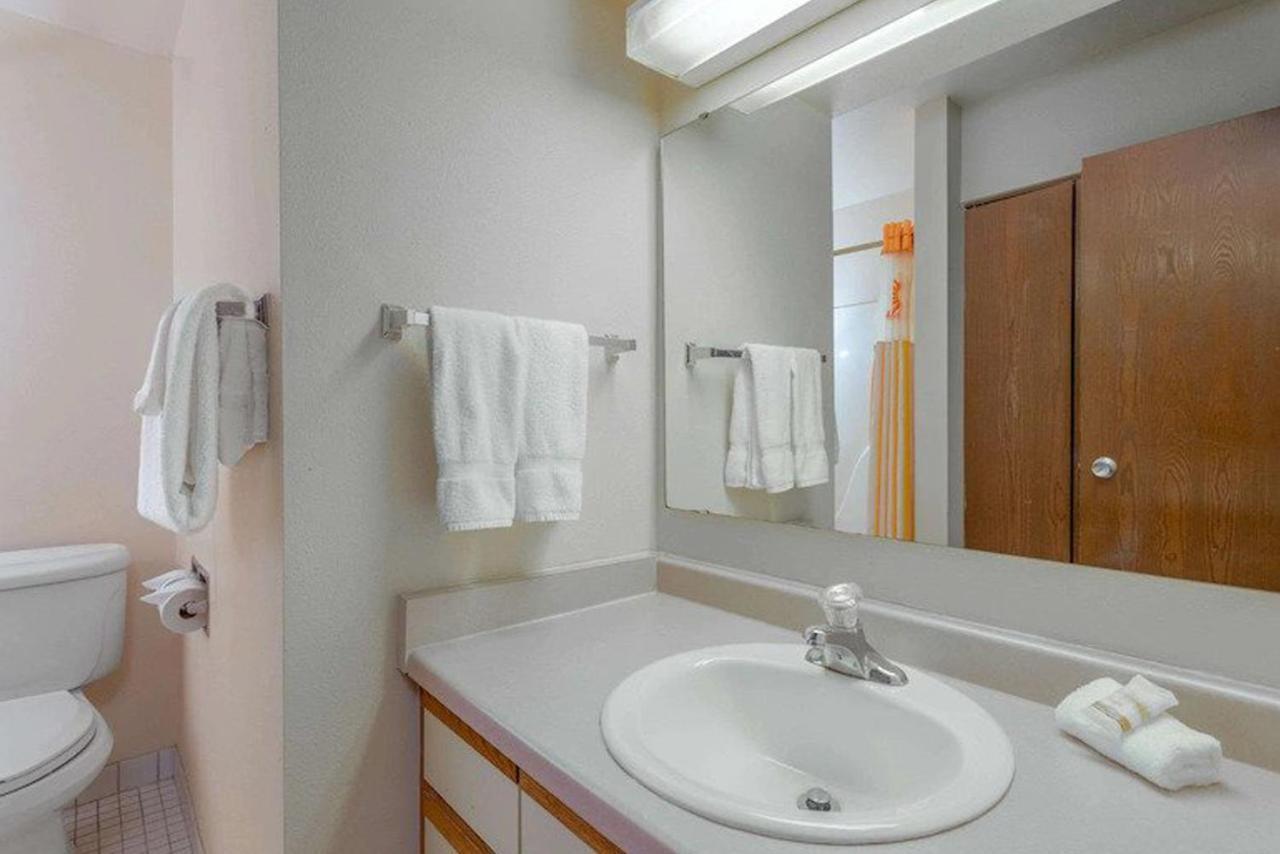 Norwood Inn & Suites Indianapolis East Post Drive Buitenkant foto