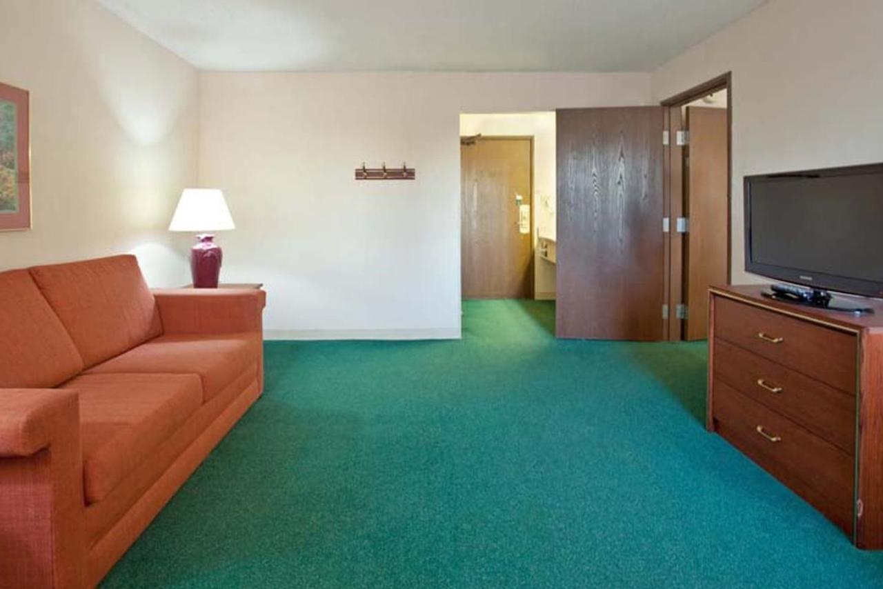 Norwood Inn & Suites Indianapolis East Post Drive Buitenkant foto
