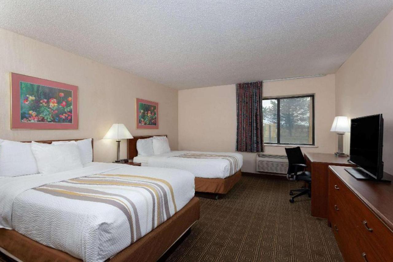 Norwood Inn & Suites Indianapolis East Post Drive Buitenkant foto