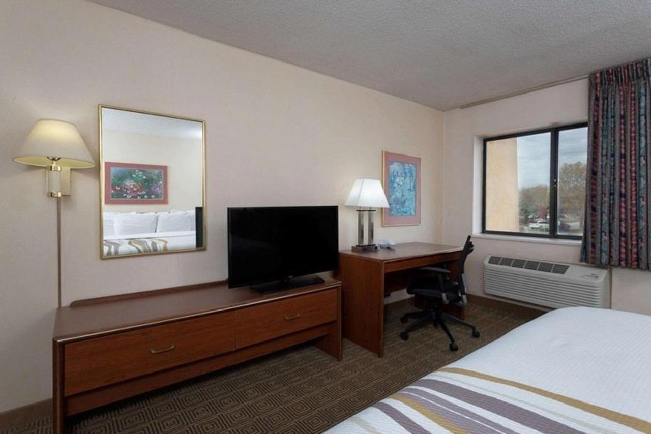 Norwood Inn & Suites Indianapolis East Post Drive Buitenkant foto