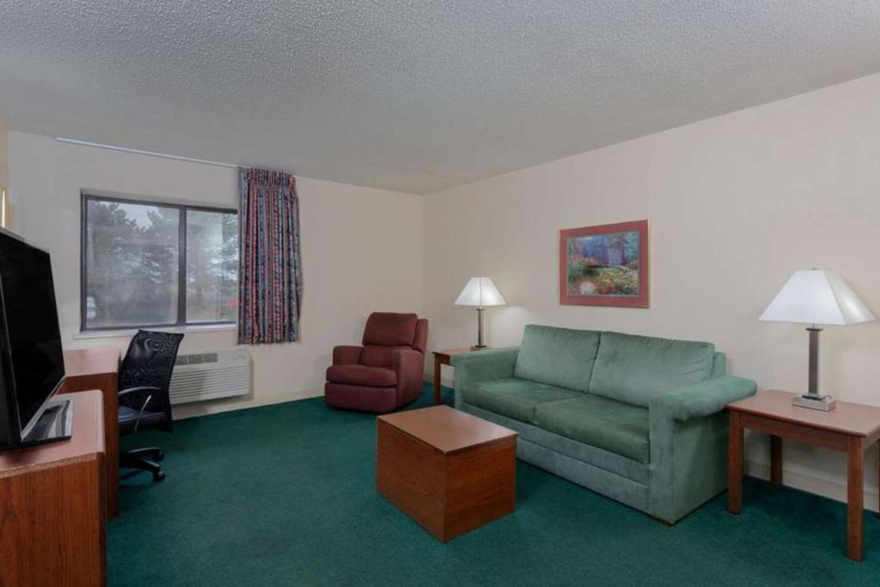 Norwood Inn & Suites Indianapolis East Post Drive Buitenkant foto