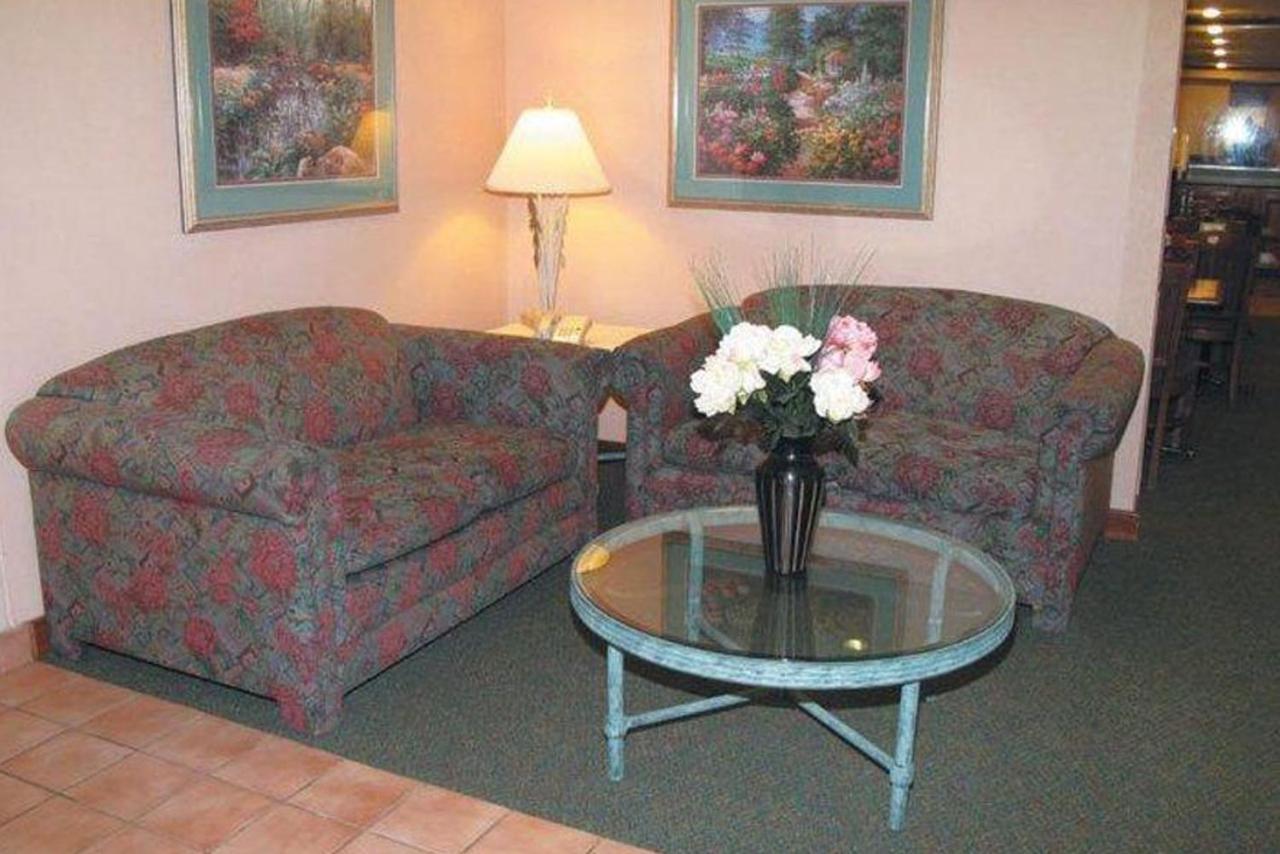 Norwood Inn & Suites Indianapolis East Post Drive Buitenkant foto